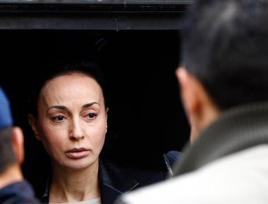 «Απασφάλισε» η Βίκυ Σταμάτη στο δικαστήριο: «Με φέρατε εδώ για να με βγάλετε έξω από το σπίτι μου;»